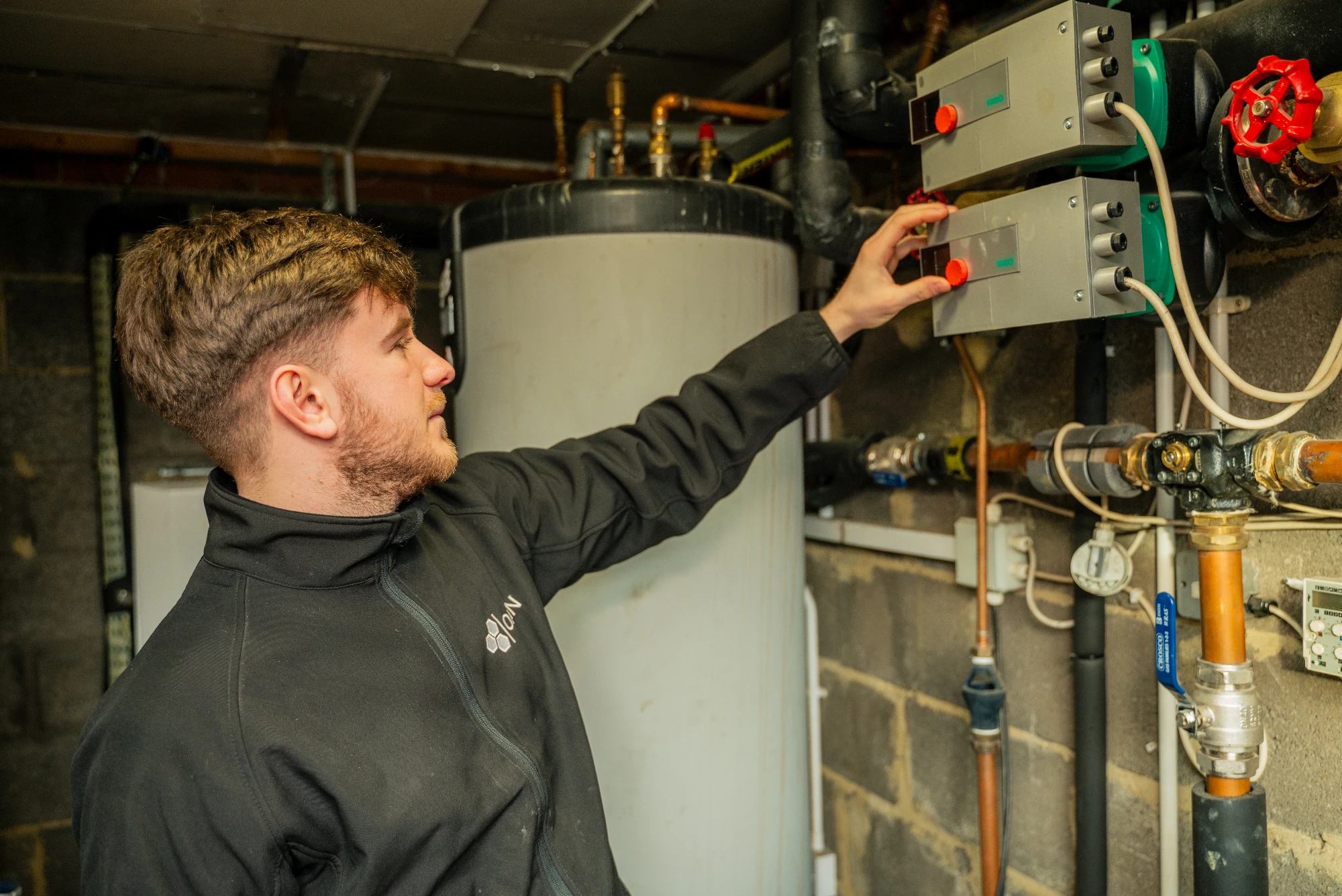 How hot water storage cylinders benefit commercial properties